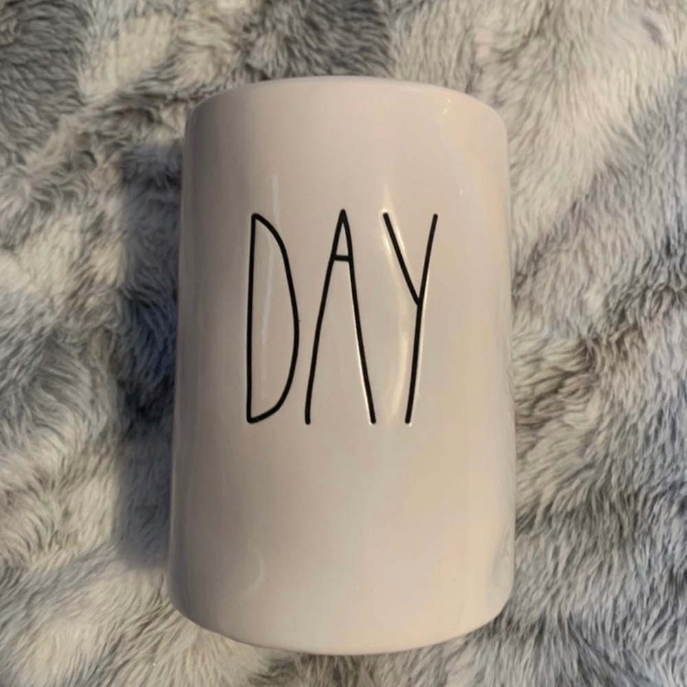 Rae Dunn “DAY” Candle